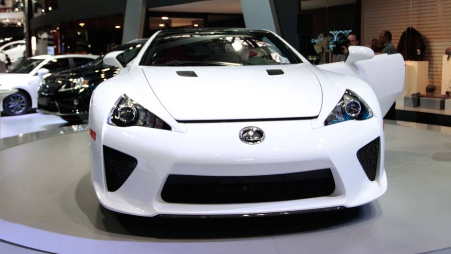 Torque é de 48,9 kgfm <a href="https://beta-develop.quatrorodas.abril.com.br/salao-do-automovel/2012/carros/lexus-lfa-703969.shtml" rel="migration">Leia mais</a> Torque é de 48,9 kgfm <a href="https://beta-develop.quatrorodas.abril.com.br/salao-do-automovel/2012/carros/lexus-lfa-703969.shtml" rel="migration">Leia mais</a>