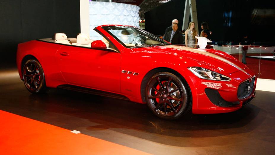 O superesportivo GranCabrio Sport &eacute; o primeiro convers&iacute;vel de quatro lugares da feito pela fabricante italiana | <a href="https://beta-develop.quatrorodas.abril.com.br/salao-do-automovel/2012/carros/grancabrio-sport-710165.shtml" rel="migration">Leia mais</a>