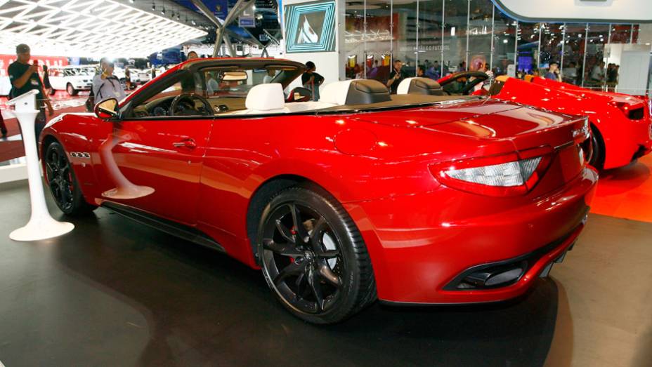 Câmbio, suspensão e freios foram revistos nessa versão para um comportamento mais esportivo | <a href="https://beta-develop.quatrorodas.abril.com.br/salao-do-automovel/2012/carros/grancabrio-sport-710165.shtml" rel="migration">Leia mais</a> Câmbio, suspensão e freios foram revistos nessa versão para um comportamento mais esportivo | <a href="https://beta-develop.quatrorodas.abril.com.br/salao-do-automovel/2012/carros/grancabrio-sport-710165.shtml" rel="migration">Leia mais</a>