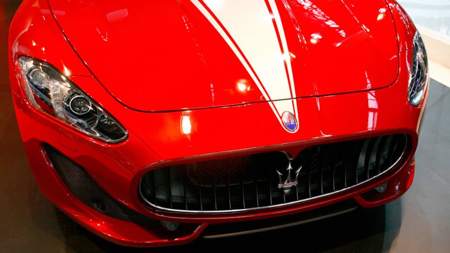 O modelo em quest&atilde;o &eacute; equipado com motor V8 4,7 litros naturalmente aspirado de 460 cavalos | <a href="https://beta-develop.quatrorodas.abril.com.br/salao-do-automovel/2012/carros/grancabrio-sport-710165.shtml" rel="migration">Leia mais</a>