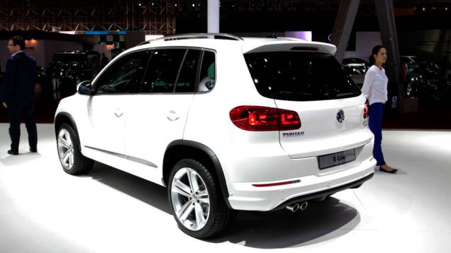 As diferenças estão mesmo no visual | <a href="https://beta-develop.quatrorodas.abril.com.br/salao-do-automovel/2012/carros/tiguan-r-line-710810.shtml" rel="migration">Leia mais</a> As diferenças estão mesmo no visual | <a href="https://beta-develop.quatrorodas.abril.com.br/salao-do-automovel/2012/carros/tiguan-r-line-710810.shtml" rel="migration">Leia mais</a>