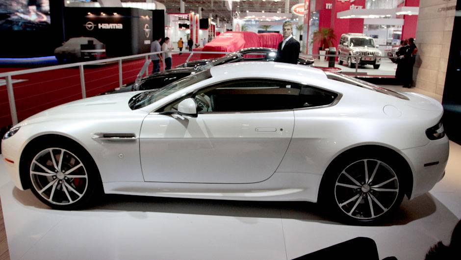 Ele desenvolve 420 cavalos de potência <a href="https://beta-develop.quatrorodas.abril.com.br/salao-do-automovel/2012/carros/vantage-v8-710809.shtml" rel="migration">Leia mais</a> Ele desenvolve 420 cavalos de potência <a href="https://beta-develop.quatrorodas.abril.com.br/salao-do-automovel/2012/carros/vantage-v8-710809.shtml" rel="migration">Leia mais</a>