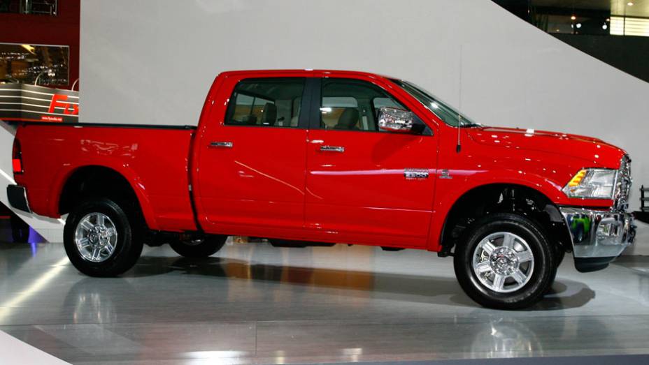 Valor do modelo é 149 900 reais <a href="https://beta-develop.quatrorodas.abril.com.br/salao-do-automovel/2012/carros/2500-laramie-704034.shtml" rel="migration">Leia mais</a>