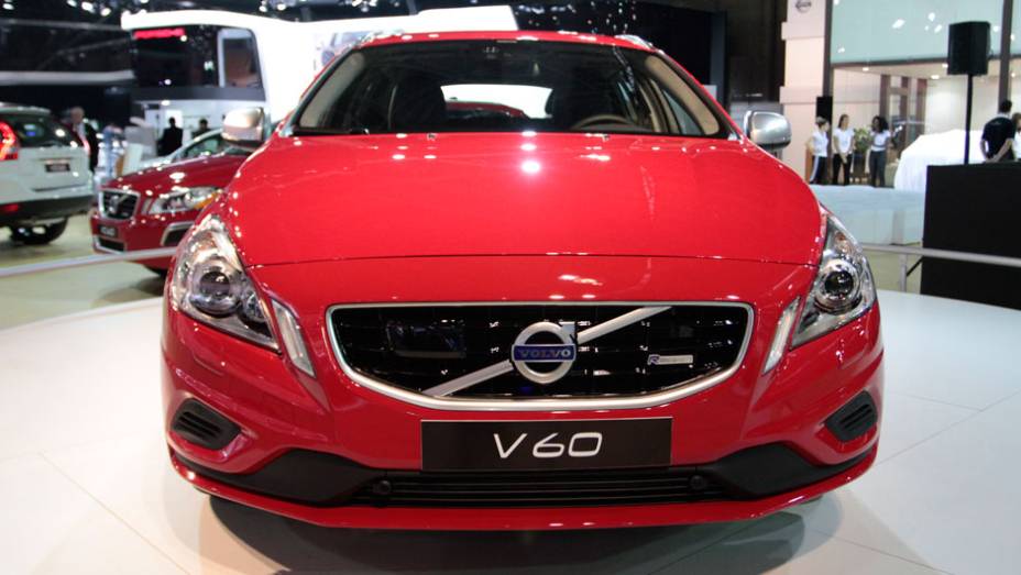O Volvo V60 chegou ao evento como uma das principais novidades da marca no mercado brasileiro | <a href="https://beta-develop.quatrorodas.abril.com.br/salao-do-automovel/2012/carros/v60-709515.shtml" rel="migration">Leia mais</a>