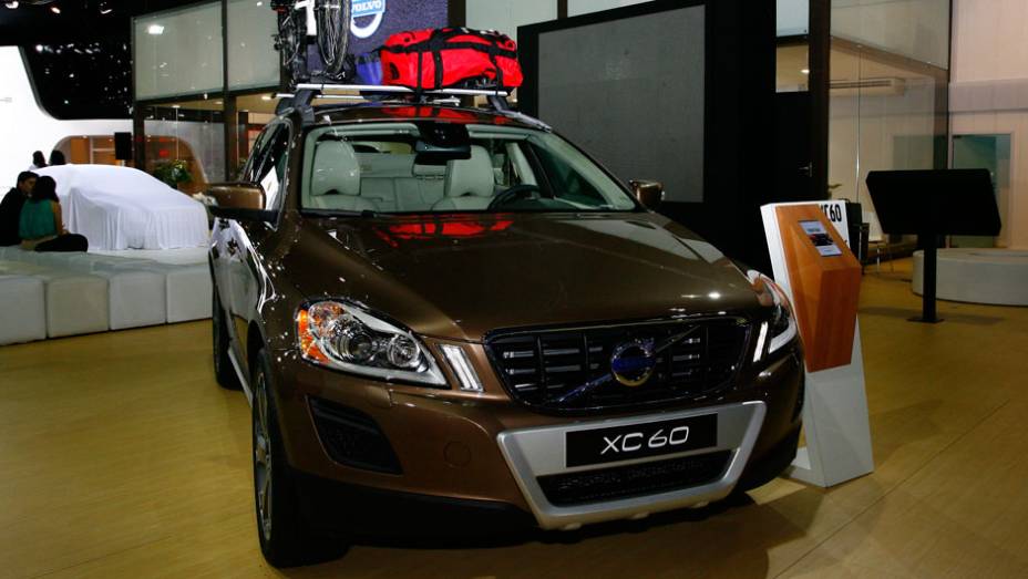 O tradicional SUV XC60 da Volvo marcou presença nesse Salão do Automóvel | <a href="https://beta-develop.quatrorodas.abril.com.br/salao-do-automovel/2012/carros/xc60-710170.shtml" rel="migration">Leia mais</a>