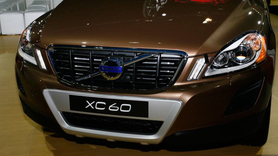 Duas op&ccedil;&otilde;es de motoriza&ccedil;&atilde;o est&atilde;o dispon&iacute;veis: a 2.0 turbo, que entrega 240 cavalos de pot&ecirc;ncia, e a 3.0 turbo, de 304 cv | <a href="https://beta-develop.quatrorodas.abril.com.br/salao-do-automovel/2012/carros/xc60-710170.shtml" rel="migration">Leia mais</a>