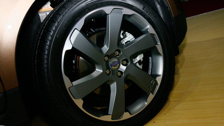 A versão mais cara do SUV é a T6 R-Design, valendo R$ 234 900| <a href="https://beta-develop.quatrorodas.abril.com.br/salao-do-automovel/2012/carros/xc60-710170.shtml" rel="migration">Leia mais</a> A versão mais cara do SUV é a T6 R-Design, valendo R$ 234 900| <a href="https://beta-develop.quatrorodas.abril.com.br/salao-do-automovel/2012/carros/xc60-710170.shtml" rel="migration">Leia mais</a>