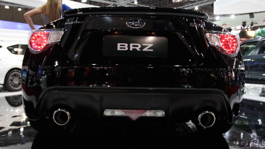 O desenvolvimento do BRZ &eacute; resultado da alian&ccedil;a entre Subaru e a Toyota, que adquiriu recentemente a participa&ccedil;&atilde;o que estava nas m&atilde;os da norte-americana GM | <a href="https://beta-develop.quatrorodas.abril.com.br/salao-do-automovel/2012/carros/brz-709017.shtml" rel="migration">Leia ma</a>