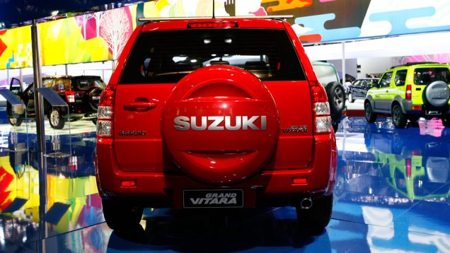 H&aacute; vers&otilde;es com transmiss&atilde;o manual ou autom&aacute;tica, assim como op&ccedil;&otilde;es de tra&ccedil;&atilde;o 4 x 2 ou 4 x 4 | <a href="https://beta-develop.quatrorodas.abril.com.br/salao-do-automovel/2012/carros/grand-vitara-703984.shtml" rel="migration">Leia mais</a>