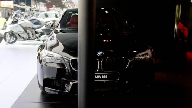 De acordo com a marca, o modelo inspira uma paixão por alto desempenho | <a href="https://beta-develop.quatrorodas.abril.com.br/salao-do-automovel/2012/carros/m5-710905.shtml" rel="migration">Leia mais</a> De acordo com a marca, o modelo inspira uma paixão por alto desempenho | <a href="https://beta-develop.quatrorodas.abril.com.br/salao-do-automovel/2012/carros/m5-710905.shtml" rel="migration">Leia mais</a>
