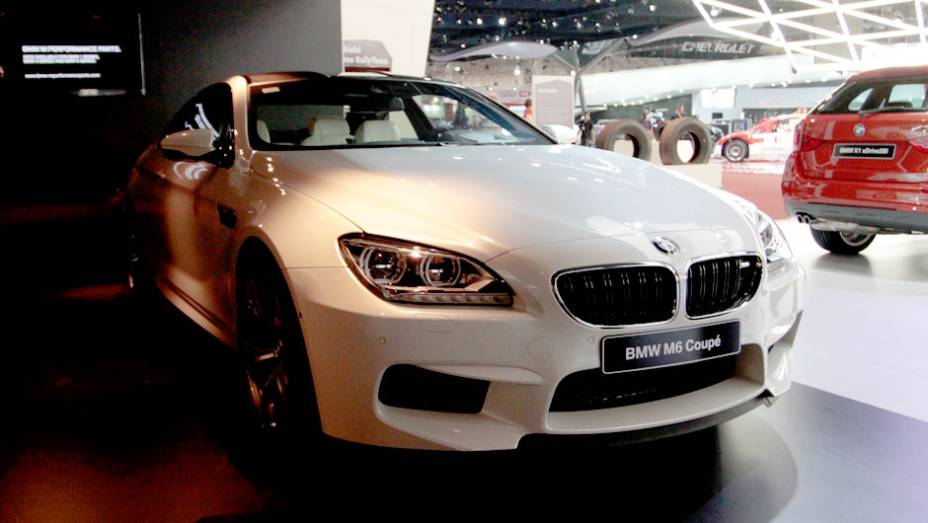O modelo est&aacute; presente neste Sal&atilde;o do Autom&oacute;vel | <a href="https://beta-develop.quatrorodas.abril.com.br/salao-do-automovel/2012/carros/m6-710910.shtml" rel="migration">Leia mais</a>