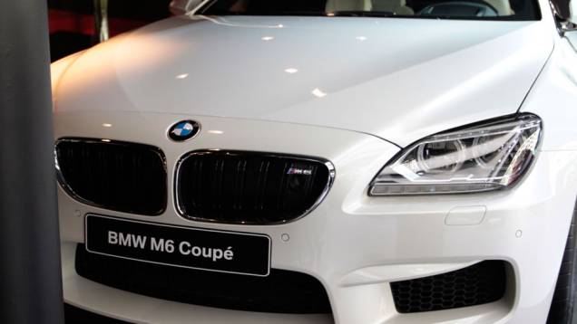 ... e chega aos 200 km/h em 12,6 segundos (0,4s mais rápido) | <a href="https://beta-develop.quatrorodas.abril.com.br/salao-do-automovel/2012/carros/m6-710910.shtml" rel="migration">Leia mais</a> ... e chega aos 200 km/h em 12,6 segundos (0,4s mais rápido) | <a href="https://beta-develop.quatrorodas.abril.com.br/salao-do-automovel/2012/carros/m6-710910.shtml" rel="migration">Leia mais</a>