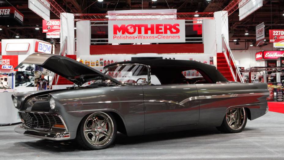 Rebaixado além da conta, este Chevrolet Bel Air teve suas maçanetas retiradas em nome de um visual mais limpo Rebaixado além da conta, este Chevrolet Bel Air teve suas maçanetas retiradas em nome de um visual mais limpo