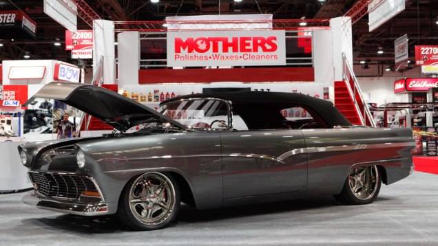 Rebaixado além da conta, este Chevrolet Bel Air teve suas maçanetas retiradas em nome de um visual mais limpo Rebaixado além da conta, este Chevrolet Bel Air teve suas maçanetas retiradas em nome de um visual mais limpo
