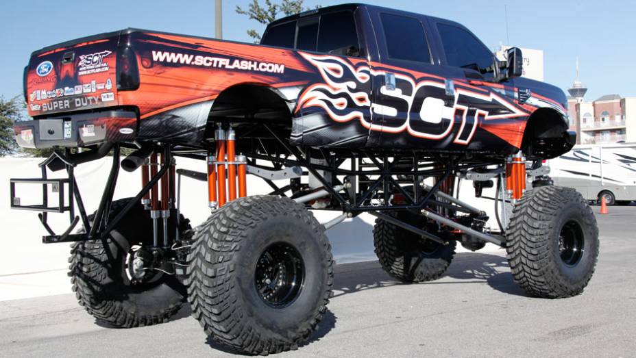 Dentro desta picape Ford você certamente terá uma nova definição de posição elevada de dirigir... Dentro desta picape Ford você certamente terá uma nova definição de posição elevada de dirigir...