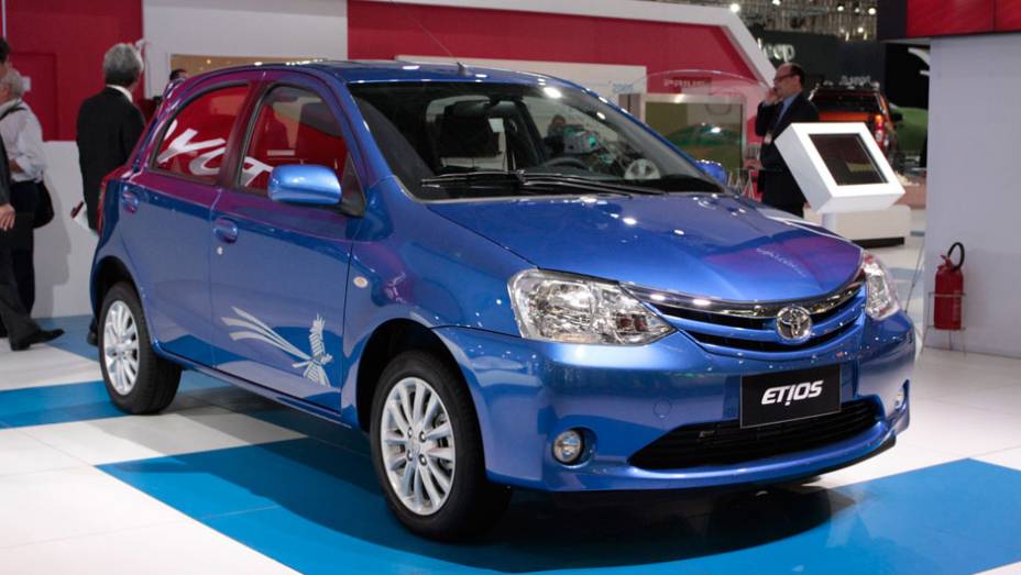 Toyota Etios hatch 1.3 e 1.5 (todos) - Nota A: 8,5/12,5 km/l (1.0) e 8,5/12,4 km/l (1.5) na cidade; 9/13 km/l (1.0) e 8,9/13,4 km/l (1.5) na estrada (etanol/gasolina) <a href="https://beta-develop.quatrorodas.abril.com.br/noticias/mercado/inmetro-divulga-nova-lista-ve" rel="migration"></a>