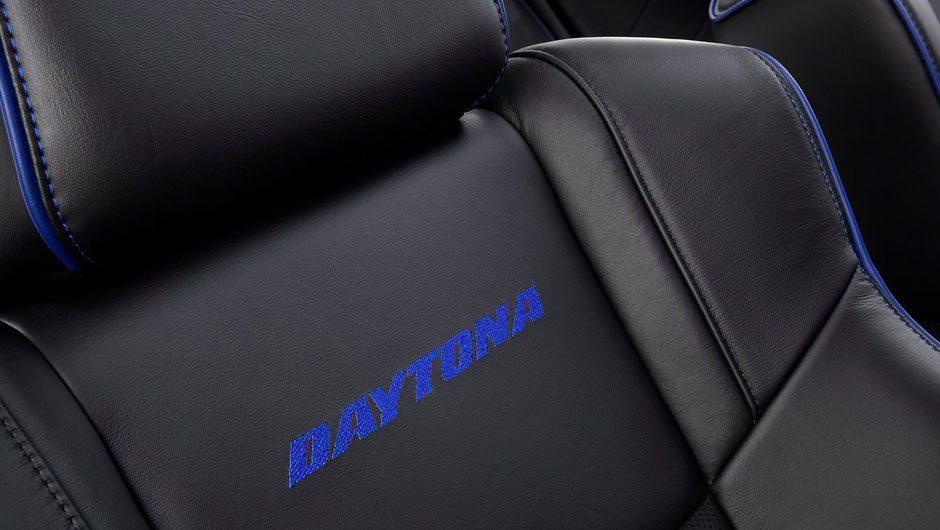 O revestimento &eacute; em couro Nappa | <a href="https://beta-develop.quatrorodas.abril.com.br/saloes/los-angeles/2012/dodge-charger-daytona-724025.shtml" rel="migration">Leia mais</a>