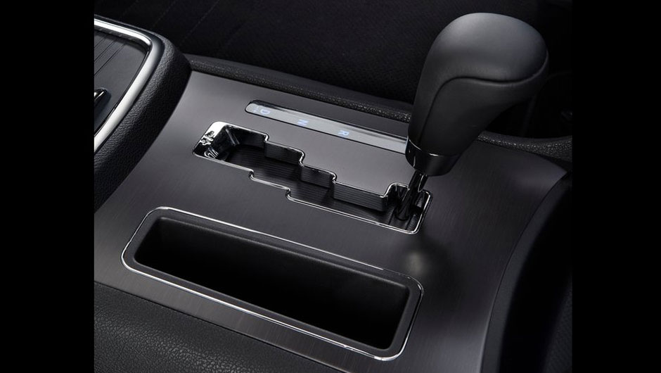 C&acirc;mbio do Charger Daytona | <a href="https://beta-develop.quatrorodas.abril.com.br/saloes/los-angeles/2012/dodge-charger-daytona-724025.shtml" rel="migration">Leia mais</a>
