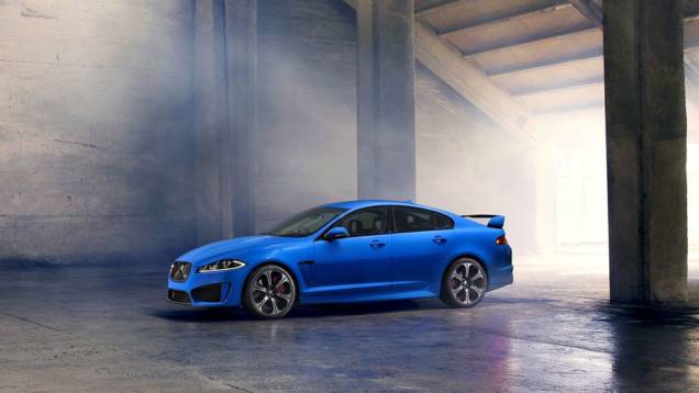 Para se ter uma ideia, o modelo utiliza motor 5.0 V8 sobrealimentado, capaz de entregar 542 cavalos de potência | <a href="https://beta-develop.quatrorodas.abril.com.br/saloes/los-angeles/2012/jaguar-xfr-s-724591.shtml" rel="migration">Leia mais</a> Para se ter uma ideia, o modelo utiliza motor 5.0 V8 sobrealimentado, capaz de entregar 542 cavalos de potência | <a href="https://beta-develop.quatrorodas.abril.com.br/saloes/los-angeles/2012/jaguar-xfr-s-724591.shtml" rel="migration">Leia mais</a>