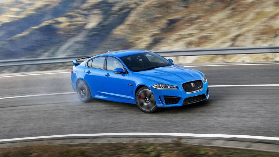 Na pista, faz o teste de 0 a 96 km/h em 4,4 segundos e alcança a velocidade máxima de 300 km/h | <a href="https://beta-develop.quatrorodas.abril.com.br/saloes/los-angeles/2012/jaguar-xfr-s-724591.shtml" rel="migration">Leia mais</a> Na pista, faz o teste de 0 a 96 km/h em 4,4 segundos e alcança a velocidade máxima de 300 km/h | <a href="https://beta-develop.quatrorodas.abril.com.br/saloes/los-angeles/2012/jaguar-xfr-s-724591.shtml" rel="migration">Leia mais</a>
