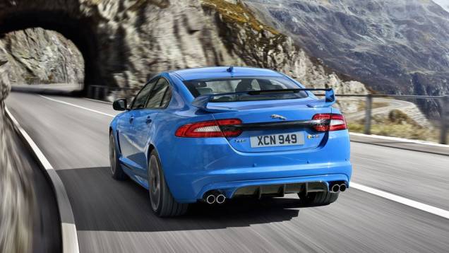 Quanto ao consumo de combustível, os números são os mesmos do XFR: 9,78 km/l | <a href="https://beta-develop.quatrorodas.abril.com.br/saloes/los-angeles/2012/jaguar-xfr-s-724591.shtml" rel="migration">Leia mais</a> Quanto ao consumo de combustível, os números são os mesmos do XFR: 9,78 km/l | <a href="https://beta-develop.quatrorodas.abril.com.br/saloes/los-angeles/2012/jaguar-xfr-s-724591.shtml" rel="migration">Leia mais</a>