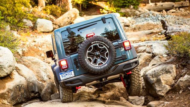 É opcional o câmbio automático de cinco marchas | <a href="https://beta-develop.quatrorodas.abril.com.br/saloes/los-angeles/2012/jeep-wrangler-rubicon-10th-anniversary-724533.shtml" rel="migration">Leia mais</a> É opcional o câmbio automático de cinco marchas | <a href="https://beta-develop.quatrorodas.abril.com.br/saloes/los-angeles/2012/jeep-wrangler-rubicon-10th-anniversary-724533.shtml" rel="migration">Leia mais</a>