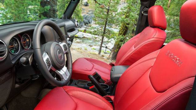 O Jeep Wrangler Rubicon 10th Anniversary chegará às concessionárias norte-americanas no segundo trimestre de 2013 | <a href="%20https://beta-develop.quatrorodas.abril.com.br/saloes/los-angeles/2012/jeep-wrangler-rubicon-10th-anniversary-724533.shtml" rel="migration">Leia mais</a> O Jeep Wrangler Rubicon 10th Anniversary chegará às concessionárias norte-americanas no segundo trimestre de 2013 | <a href="%20https://beta-develop.quatrorodas.abril.com.br/saloes/los-angeles/2012/jeep-wrangler-rubicon-10th-anniversary-724533.shtml" rel="migration">Leia mais</a>