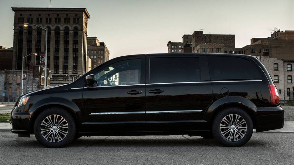 A nova versão da minivan oferece um pacote de equipamentos bastante semelhante ao do sedã 300 | <a href="%20https://beta-develop.quatrorodas.abril.com.br/saloes/los-angeles/2012/chrysler-town-country-s-723717.shtml" rel="migration">Leia mais</a> A nova versão da minivan oferece um pacote de equipamentos bastante semelhante ao do sedã 300 | <a href="%20https://beta-develop.quatrorodas.abril.com.br/saloes/los-angeles/2012/chrysler-town-country-s-723717.shtml" rel="migration">Leia mais</a>