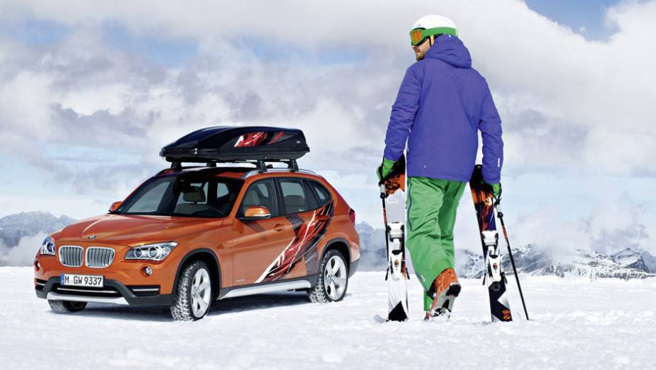 Cheio de apetrechos, ele promete conquistar os praticantes de esportes de inverno nos Estados Unidos | <a href="%20https://beta-develop.quatrorodas.abril.com.br/saloes/los-angeles/2012/bmw-k2-powder-ride-concept-724706.shtml" rel="migration">Leia mais</a>