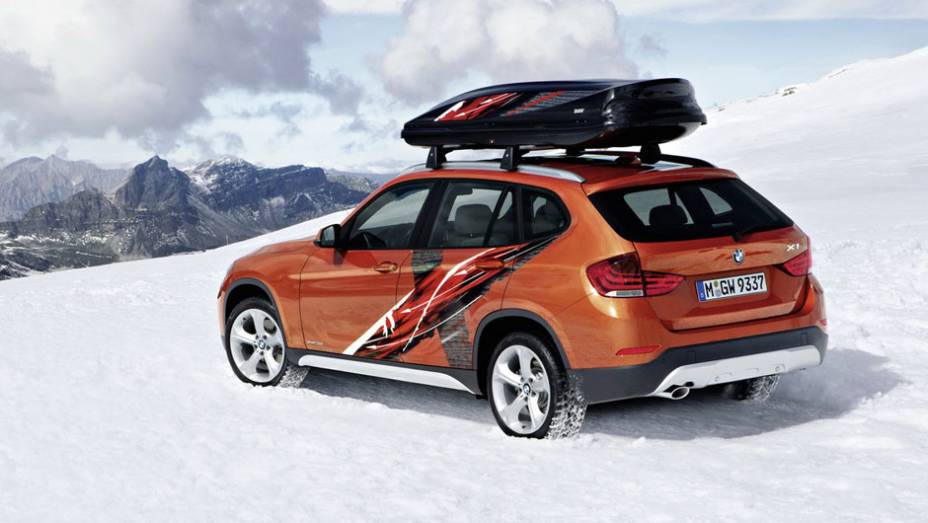 O carro foi desenvolvido pela BMW com a colaboração da K2, empresa fabricante de equipamentos para modalidades esportivas de inverno | <a href="%20https://beta-develop.quatrorodas.abril.com.br/saloes/los-angeles/2012/bmw-k2-powder-ride-concept-724706.shtml" rel="migration">Leia mais</a>