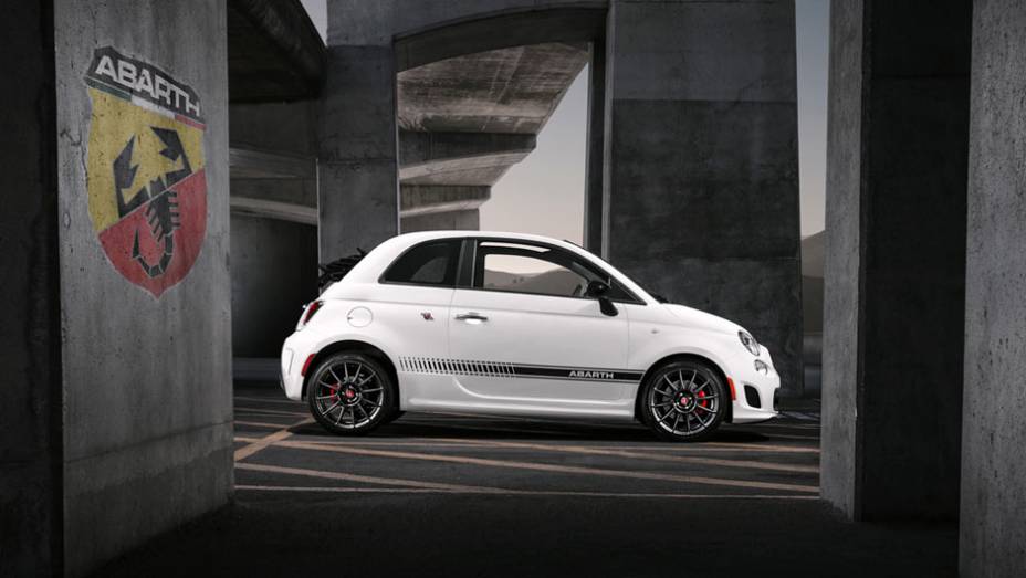 Fiat 500C Abarth | <a href="https://beta-develop.quatrorodas.abril.com.br/saloes/los-angeles/2012/fiat-tera-tres-novidades-los-angeles-724666.shtml" rel="migration">Leia mais</a>