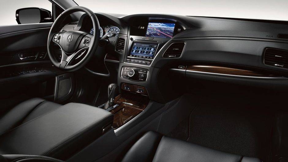 Por dentro, o RLX vem com painel de instrumentos em couro, com dois displays de s&eacute;rie | <a href="%20https://beta-develop.quatrorodas.abril.com.br/saloes/los-angeles/2012/acura-rlx-2014-724795.shtml" rel="migration">Leia mais</a>