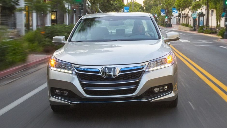 Segundo a marca, o Accord h&iacute;brido faz o equivalente a 49 km/l (115 MPGe) | <a href="https://beta-develop.quatrorodas.abril.com.br/saloes/los-angeles/2012/honda-accord-phev-724965.shtml" rel="migration">Leia mais</a>