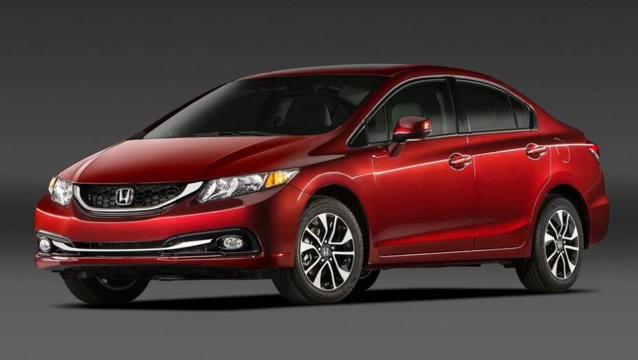 A Honda resolveu se mexer para resgatar a imagem positiva de um de seus mais conhecidos carros, o sedã Civic. No Salão de Los Angeles de 2012, a marca japonesa apresenta o modelo 2013 do carro | <a href="https://beta-develop.quatrorodas.abril.com.br/saloes/los-angeles/" rel="migration"></a>