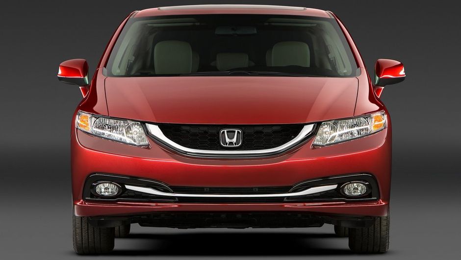 A vers&atilde;o de entrada do Civic (LX) 2013 chega &agrave;s concession&aacute;rias custando US$ 160 a mais do que o atual modelo. O pre&ccedil;o inicial, excluindo frete, &eacute; de US$ 18.165 | <a href="https://beta-develop.quatrorodas.abril.com.br/saloes/los-angeles/2012/honda-civic-2013-724902.sht" rel="migration"></a>