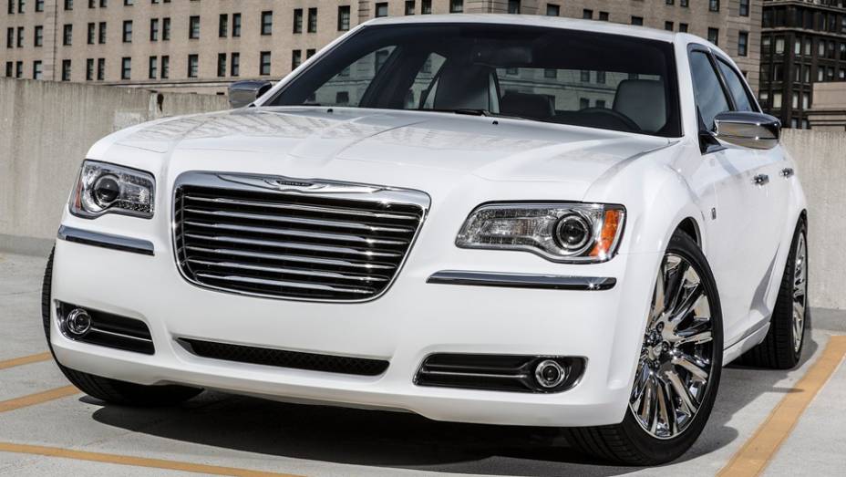 Em termos gerais, poucas novidades em relação ao 300C tradicional. | <a href="https://beta-develop.quatrorodas.abril.com.br/saloes/detroit/2013/chrysler-300c-motown-edition-730472.shtml" rel="migration">Leia mais</a>