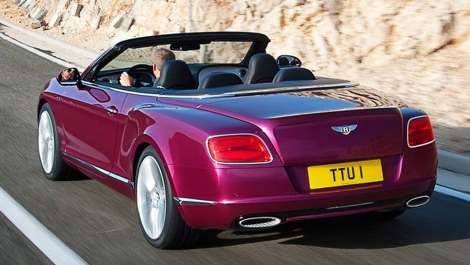 A velocidade m&aacute;xima declarada &eacute; de 325 km/h | <a href="https://beta-develop.quatrorodas.abril.com.br/saloes/detroit/2013/bentley-continental-gt-speed-convertible-730392.shtml" rel="migration">Leia mais</a>