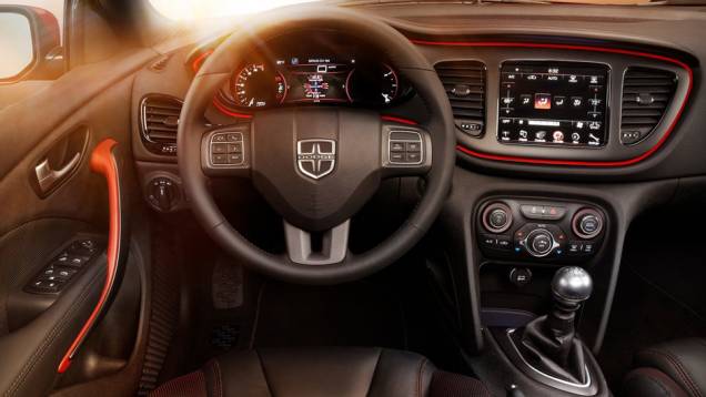 O interior ganhou bancos com revestimento em couro perfurado e apliques em Nappa, volante aquecido e ar-condicionado com duas zonas de regulagem de temperatura | <a href="https://beta-develop.quatrorodas.abril.com.br/saloes/detroit/2013/dodge-dart-gt-730486.shtml" rel="migration">Leia</a> O interior ganhou bancos com revestimento em couro perfurado e apliques em Nappa, volante aquecido e ar-condicionado com duas zonas de regulagem de temperatura | <a href="https://beta-develop.quatrorodas.abril.com.br/saloes/detroit/2013/dodge-dart-gt-730486.shtml" rel="migration">Leia</a>