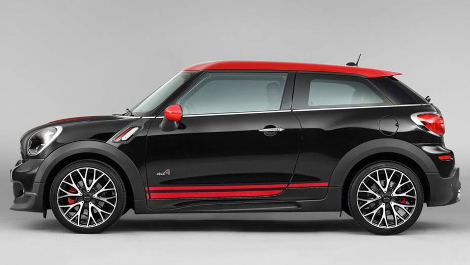 Assim como os outros modelos que levam a assinatura JCW, o cupê usa o motor 1.6 turbo de quatro cilindros | <a href="https://beta-develop.quatrorodas.abril.com.br/saloes/detroit/2013/mini-paceman-jcw-730365.shtml" rel="migration">Leia mais</a>