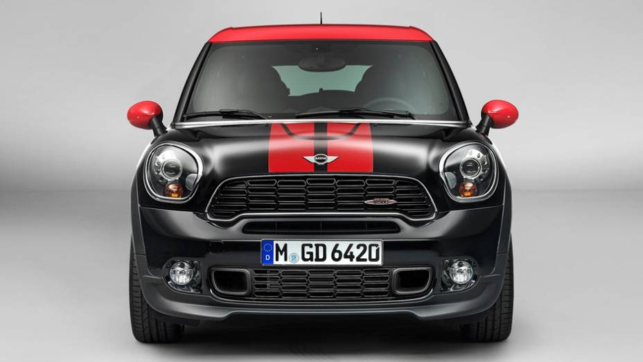 Visualmente, o Paceman JCW se diferencia pelas rodas de liga leve exclusivas e pelo kit aerodinâmico assinado pela John Cooper Works | <a href="https://beta-develop.quatrorodas.abril.com.br/saloes/detroit/2013/mini-paceman-jcw-730365.shtml" rel="migration">Leia mais</a>