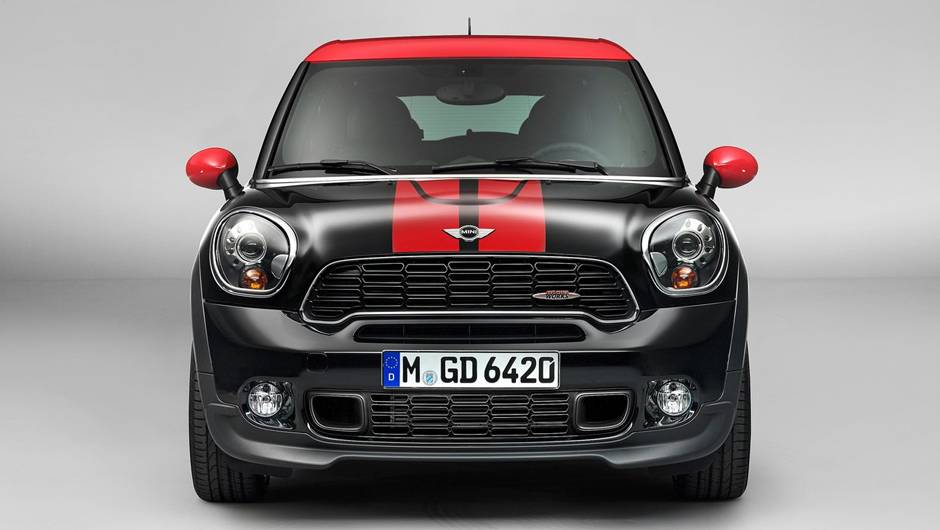 Visualmente, o Paceman JCW se diferencia pelas rodas de liga leve exclusivas e pelo kit aerodin&acirc;mico assinado pela John Cooper Works | <a href="https://beta-develop.quatrorodas.abril.com.br/saloes/detroit/2013/mini-paceman-jcw-730365.shtml" rel="migration">Leia mais</a>