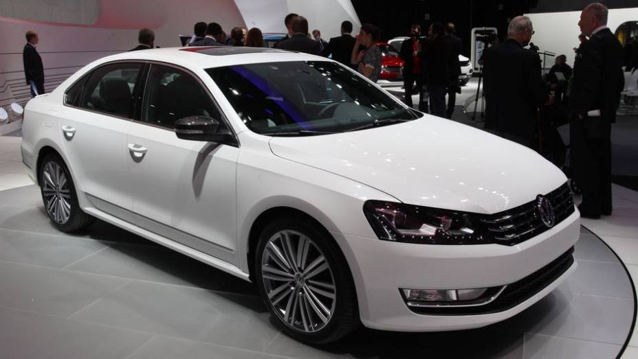 A Volkswagen mostrou uma versão Performance concept do Passat no Salão de Detroit | <a href="https://beta-develop.quatrorodas.abril.com.br/saloes/detroit/2013/passat-performance-concept-731010.shtml" rel="migration">Leia mais</a>