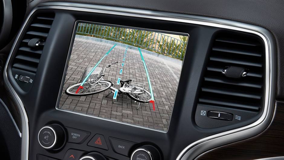 A versão antiga precisava de cinco segundos para chegar aos 100 km/h | <a href="https://beta-develop.quatrorodas.abril.com.br/saloes/detroit/2013/grand-cherokee-2014-730889.shtml" rel="migration">Leia mais</a> A versão antiga precisava de cinco segundos para chegar aos 100 km/h | <a href="https://beta-develop.quatrorodas.abril.com.br/saloes/detroit/2013/grand-cherokee-2014-730889.shtml" rel="migration">Leia mais</a>