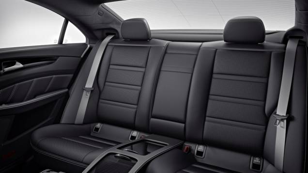 Ambas as vers&otilde;es oferecer&atilde;o tamb&eacute;m uma variante 4MATIC S de 585 cavalos | <a href="https://beta-develop.quatrorodas.abril.com.br/saloes/detroit/2013/mercedes-benz-cls-63-amg-730585.shtml" rel="migration">Leia mais</a>