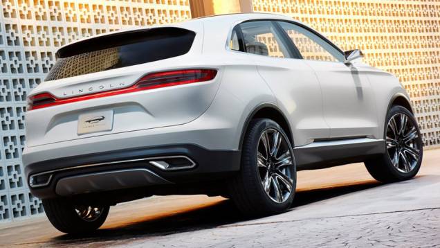 O crossover utiliza a mesma plataforma do Ford Escape | <a href="https://beta-develop.quatrorodas.abril.com.br/saloes/detroit/2013/lincoln-mkc-concept-730866.shtml" rel="migration">Leia mais</a> O crossover utiliza a mesma plataforma do Ford Escape | <a href="https://beta-develop.quatrorodas.abril.com.br/saloes/detroit/2013/lincoln-mkc-concept-730866.shtml" rel="migration">Leia mais</a>