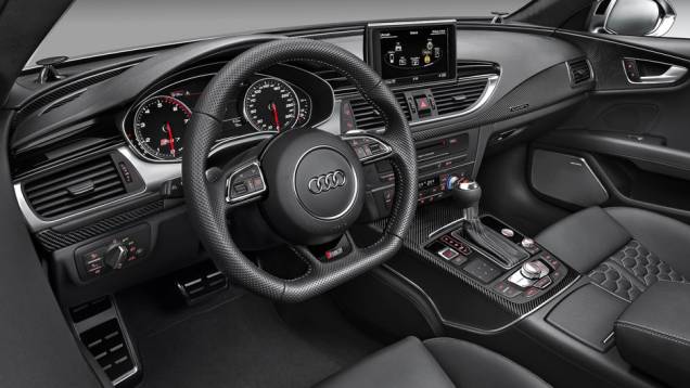 A diferença está no torque: 76,4 kgfm para o Audi e 69,2 kgfm para o BMW | <a href="https://beta-develop.quatrorodas.abril.com.br/saloes/detroit/2013/audi-rs7-sportback-730961.shtml" rel="migration">Leia mais</a> A diferença está no torque: 76,4 kgfm para o Audi e 69,2 kgfm para o BMW | <a href="https://beta-develop.quatrorodas.abril.com.br/saloes/detroit/2013/audi-rs7-sportback-730961.shtml" rel="migration">Leia mais</a>