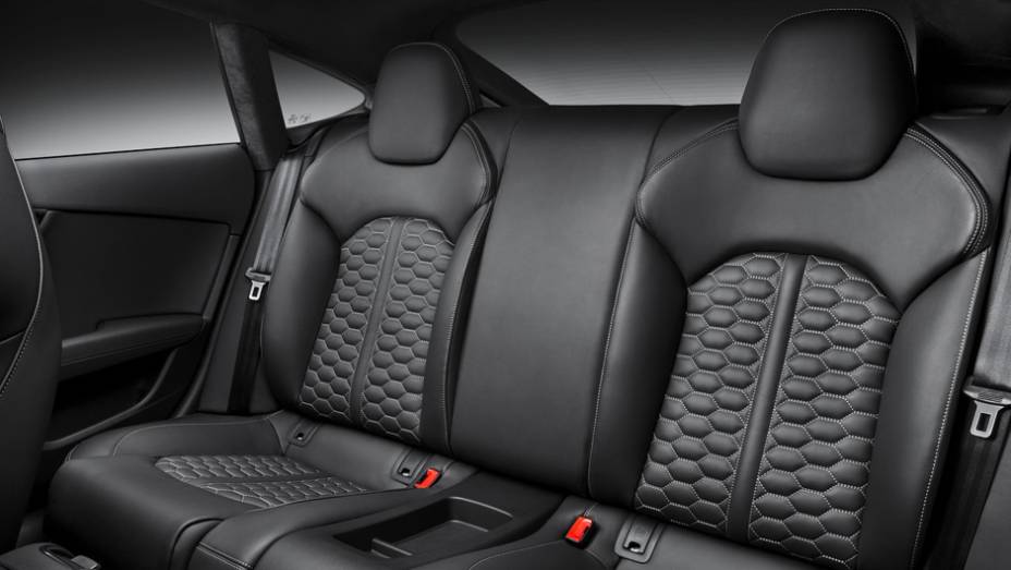 A transmissão utilizada pelo modelo é automática de oito velocidades e a tração é integral | <a href="https://beta-develop.quatrorodas.abril.com.br/saloes/detroit/2013/audi-rs7-sportback-730961.shtml" rel="migration">Leia mais</a> A transmissão utilizada pelo modelo é automática de oito velocidades e a tração é integral | <a href="https://beta-develop.quatrorodas.abril.com.br/saloes/detroit/2013/audi-rs7-sportback-730961.shtml" rel="migration">Leia mais</a>