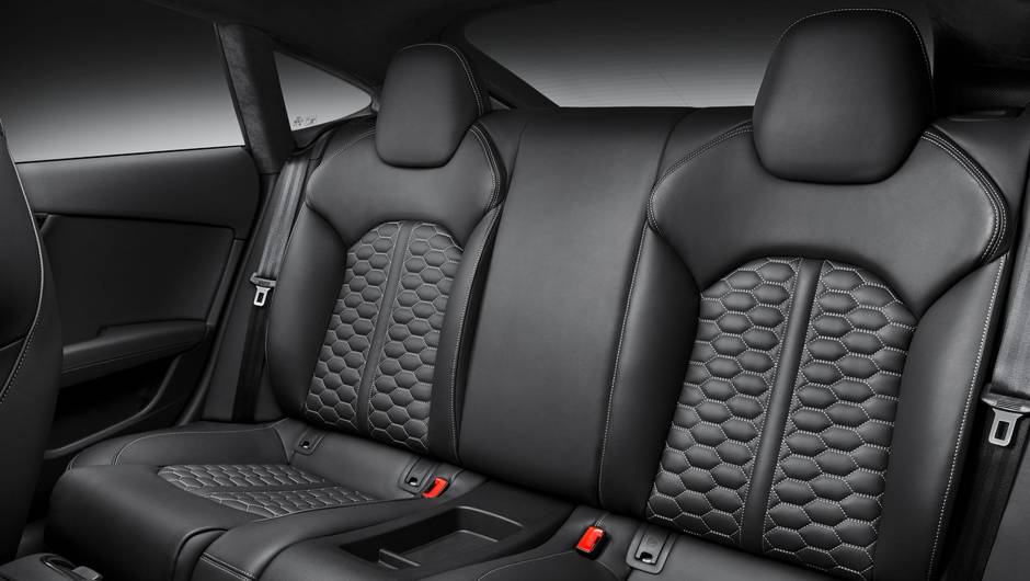 A transmissão utilizada pelo modelo é automática de oito velocidades e a tração é integral | <a href="https://beta-develop.quatrorodas.abril.com.br/saloes/detroit/2013/audi-rs7-sportback-730961.shtml" rel="migration">Leia mais</a> A transmissão utilizada pelo modelo é automática de oito velocidades e a tração é integral | <a href="https://beta-develop.quatrorodas.abril.com.br/saloes/detroit/2013/audi-rs7-sportback-730961.shtml" rel="migration">Leia mais</a>