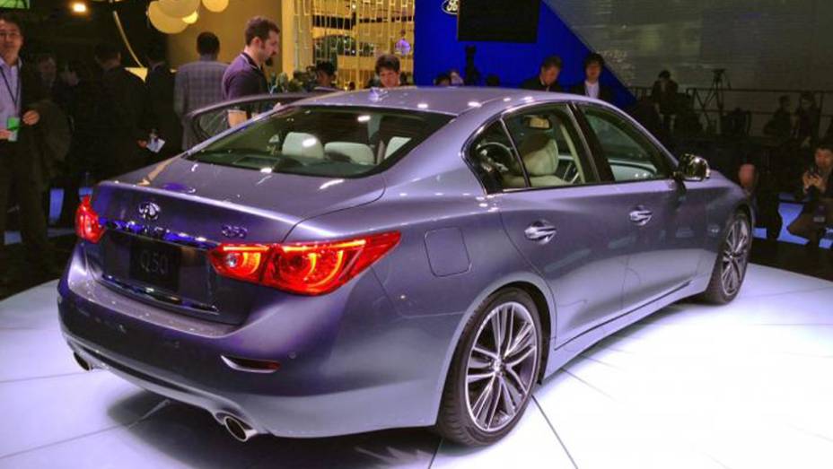 Um tipo de motoriza&ccedil;&atilde;o ser&aacute; 3.7 V6 que entrega 328 cavalos de pot&ecirc;ncia | <a href="https://beta-develop.quatrorodas.abril.com.br/saloes/detroit/2013/infiniti-q50-730893.shtml" rel="migration">Leia mais</a>