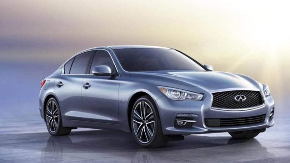 Modelo tem desenho diferenciado dos far&oacute;is, para-choques e uma larga grade | <a href="https://beta-develop.quatrorodas.abril.com.br/saloes/detroit/2013/infiniti-q50-730893.shtml" rel="migration">Leia mais</a>